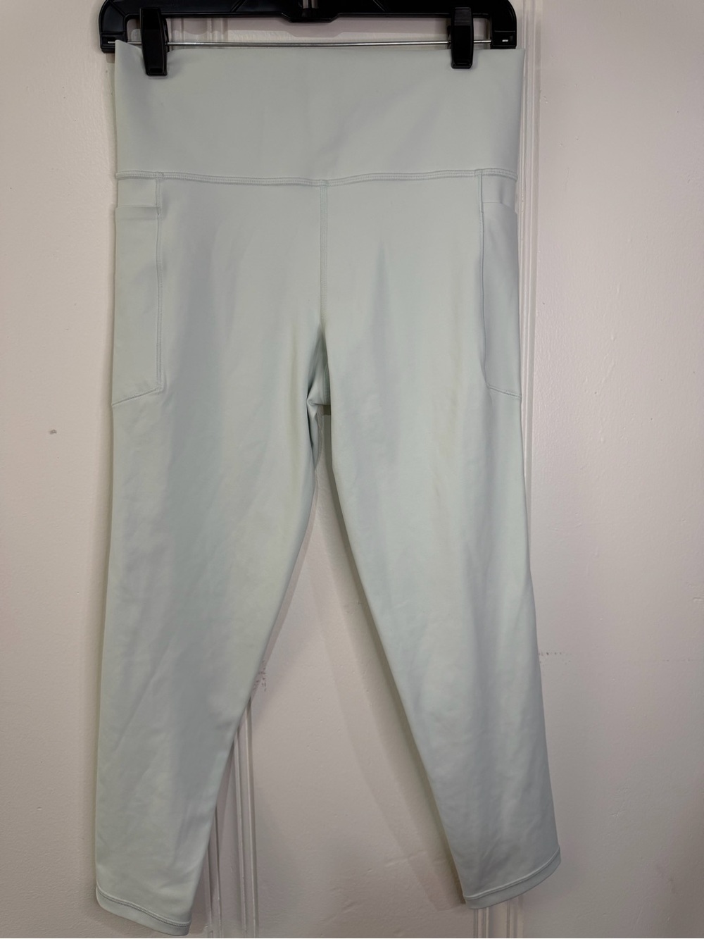Athleta High-Waist Mint Green Capri Leggings with Side Pockets